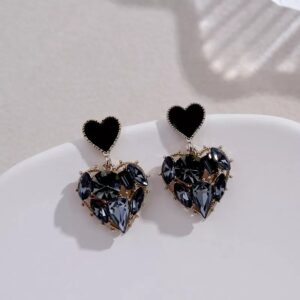 Aretes de corazon color negro Alala