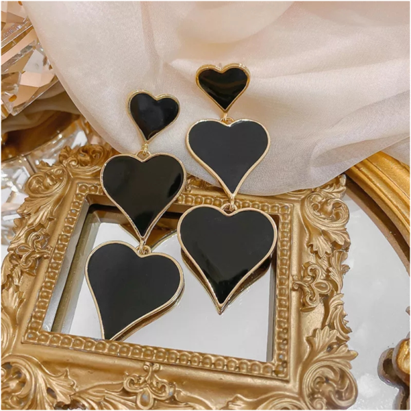 Aretes de corazón negro Alala