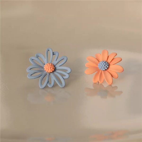 Aretes de flor asimetricos Alala