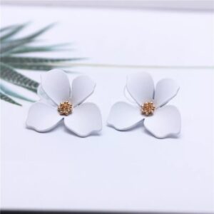 Aretes flores blancas