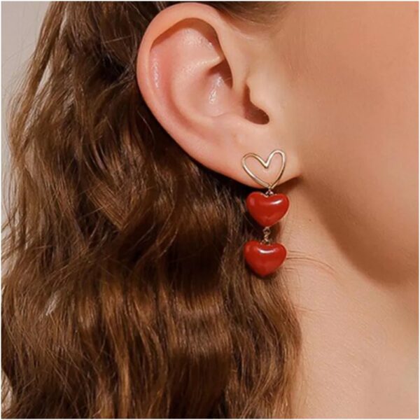 Aretes Triples de Corazones Rojos