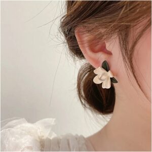 Aretes Flor Blanca Alala